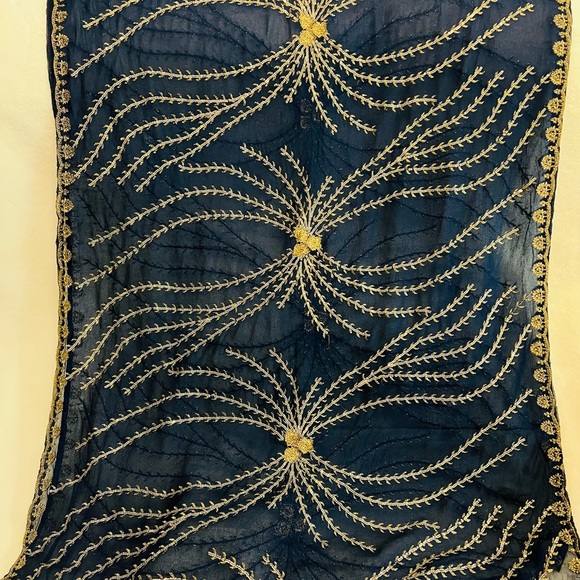 Pakistani Embroidered three pieces Maxi dress.long sleeve. Size small. - Picture 5 of 8